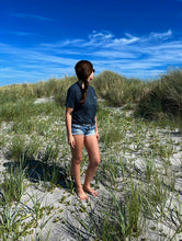 Lade das Bild in den Galerie-Viewer, BIO-T-SHIRT "WAVE" STICKEREI - schwarz UNISEX