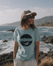 Lade das Bild in den Galerie-Viewer, BIO-T-SHIRT "NIGHT SURF" - Summer Blue - UNISEX
