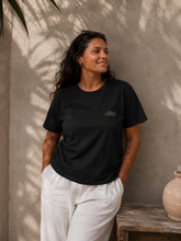 Lade das Bild in den Galerie-Viewer, BIO-T-SHIRT "WAVE" STICKEREI - schwarz UNISEX
