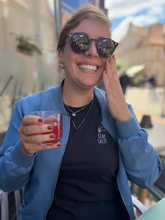 Lade das Bild in den Galerie-Viewer, schwarzes T-Shirt mit Stickerei