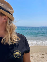 Lade das Bild in den Galerie-Viewer, BIO-T-SHIRT (BLACK) "SUNSET" STICKEREI- UNISEX