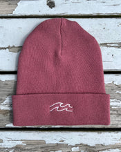 Lade das Bild in den Galerie-Viewer, CLASSIC BEANIE "WAVE" STICKEREI