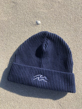 Lade das Bild in den Galerie-Viewer, BEANIE Navy mit Wellen Stickerei