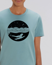 Lade das Bild in den Galerie-Viewer, BIO-T-SHIRT "NIGHT SURF" - Summer Blue - UNISEX