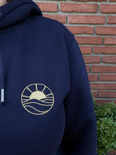Lade das Bild in den Galerie-Viewer, HOODIE "SUNSET" STICKEREI - UNISEX