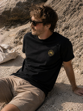 Lade das Bild in den Galerie-Viewer, BIO-T-SHIRT (BLACK) "SUNSET" STICKEREI- UNISEX
