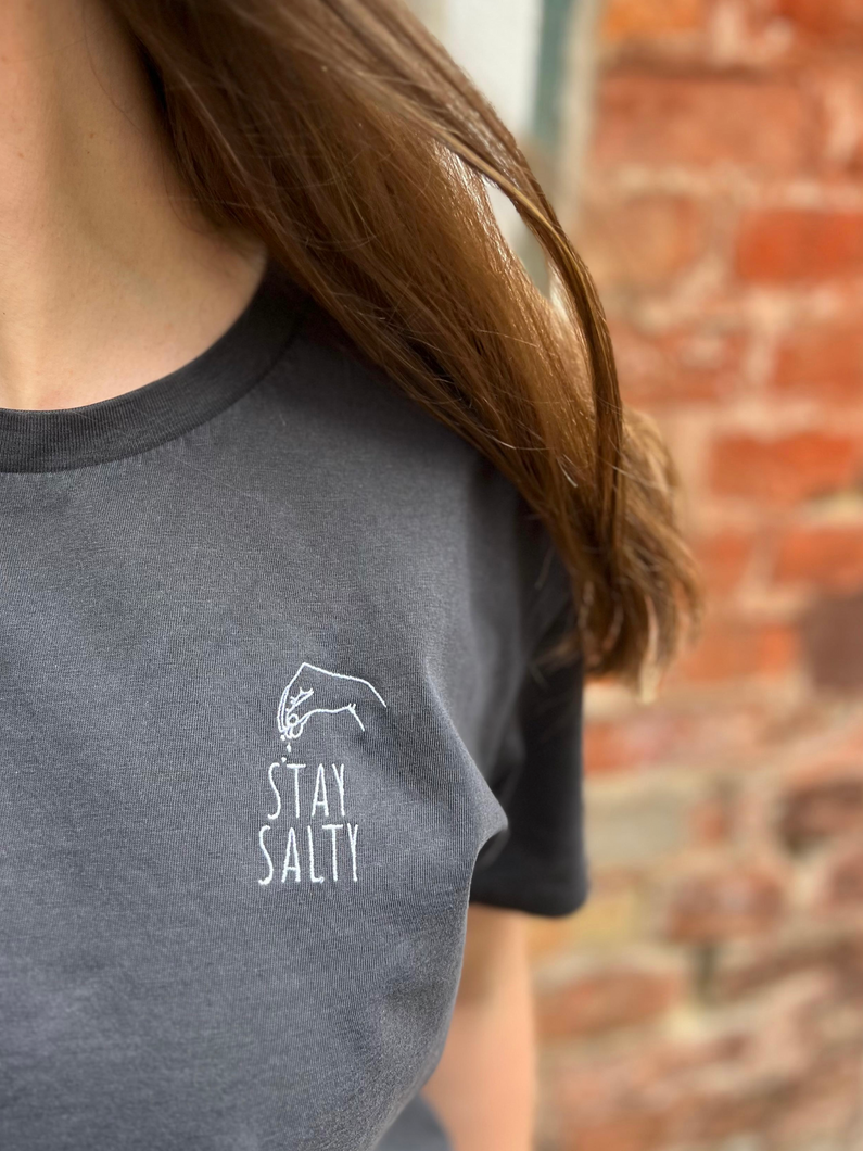 nachhaltiges schwarzes T-Shirt mit Stickerei 