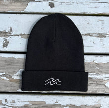 Lade das Bild in den Galerie-Viewer, CLASSIC BEANIE &quot;WAVE&quot; STICKEREI - SCHWARZ
