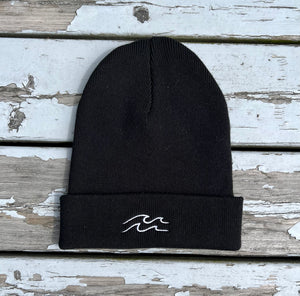 CLASSIC BEANIE "WAVE" STICKEREI - SCHWARZ