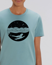 Lade das Bild in den Galerie-Viewer, BIO-T-SHIRT &quot;NIGHT SURF&quot; - Summer Blue - UNISEX
