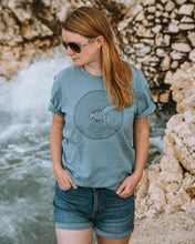 Lade das Bild in den Galerie-Viewer, BIO-T-SHIRT &quot;GOOD VIBES&quot; SUMMER BLUE - UNISEX
